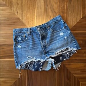 Vintage Levis 501 Medium Wash Distressed High Waisted Shorts // Size 33